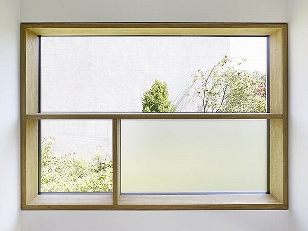 Dreiteiliges Holzfenster Dreiteiliges Holzfenster