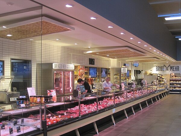 Fleischtheke des Stutensee-Centers bei Betrieb Fleischtheke des Stutensee-Centers bei Betrieb