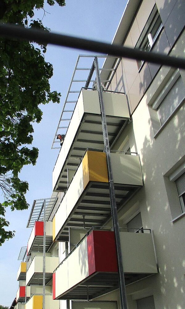 Neue Balkone mit Sonnenkonstruktion Neue Balkone mit Sonnenkonstruktion