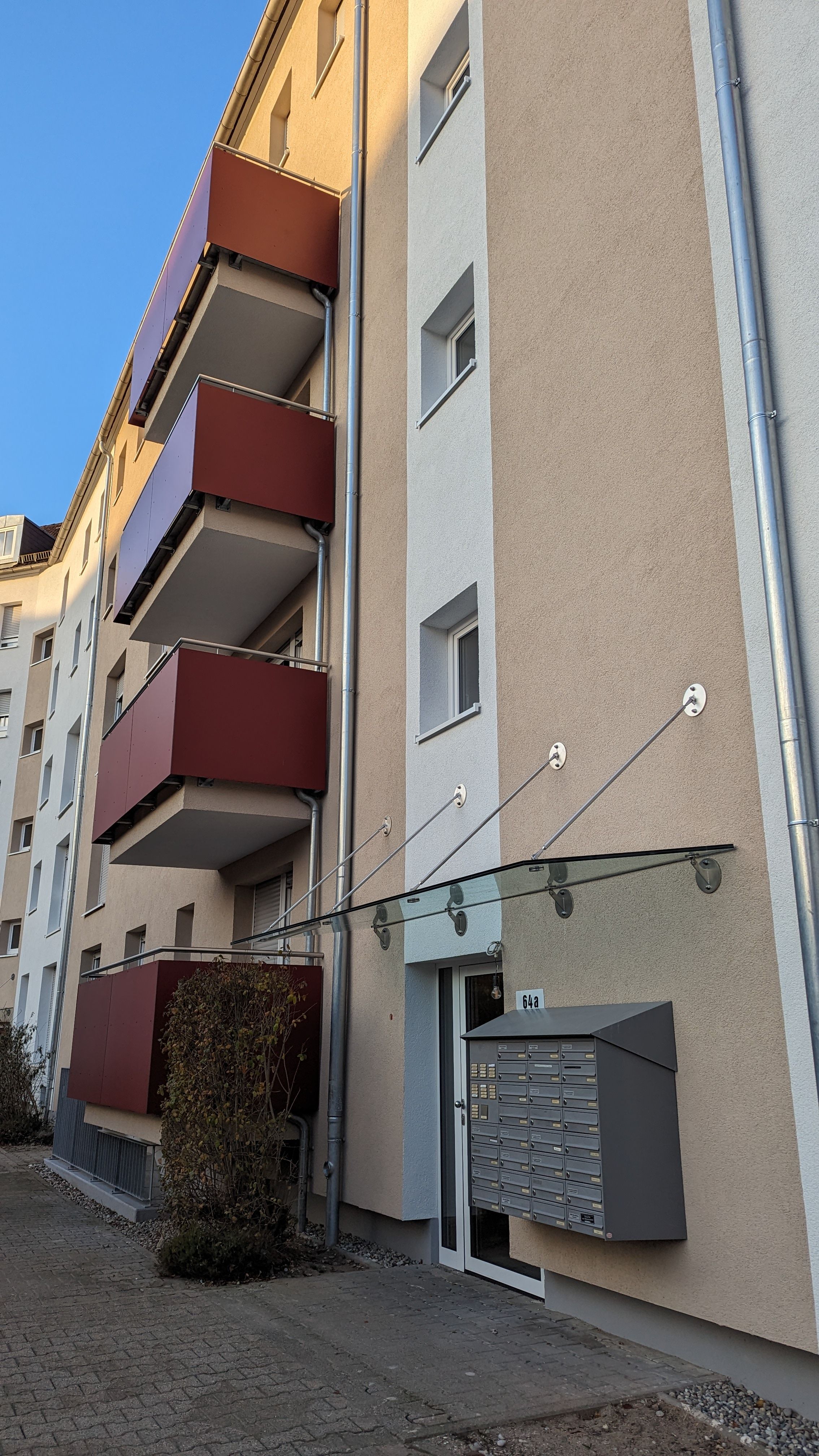 Hardtstraße Karlsruhe Außenfassade und Eingangsbereich