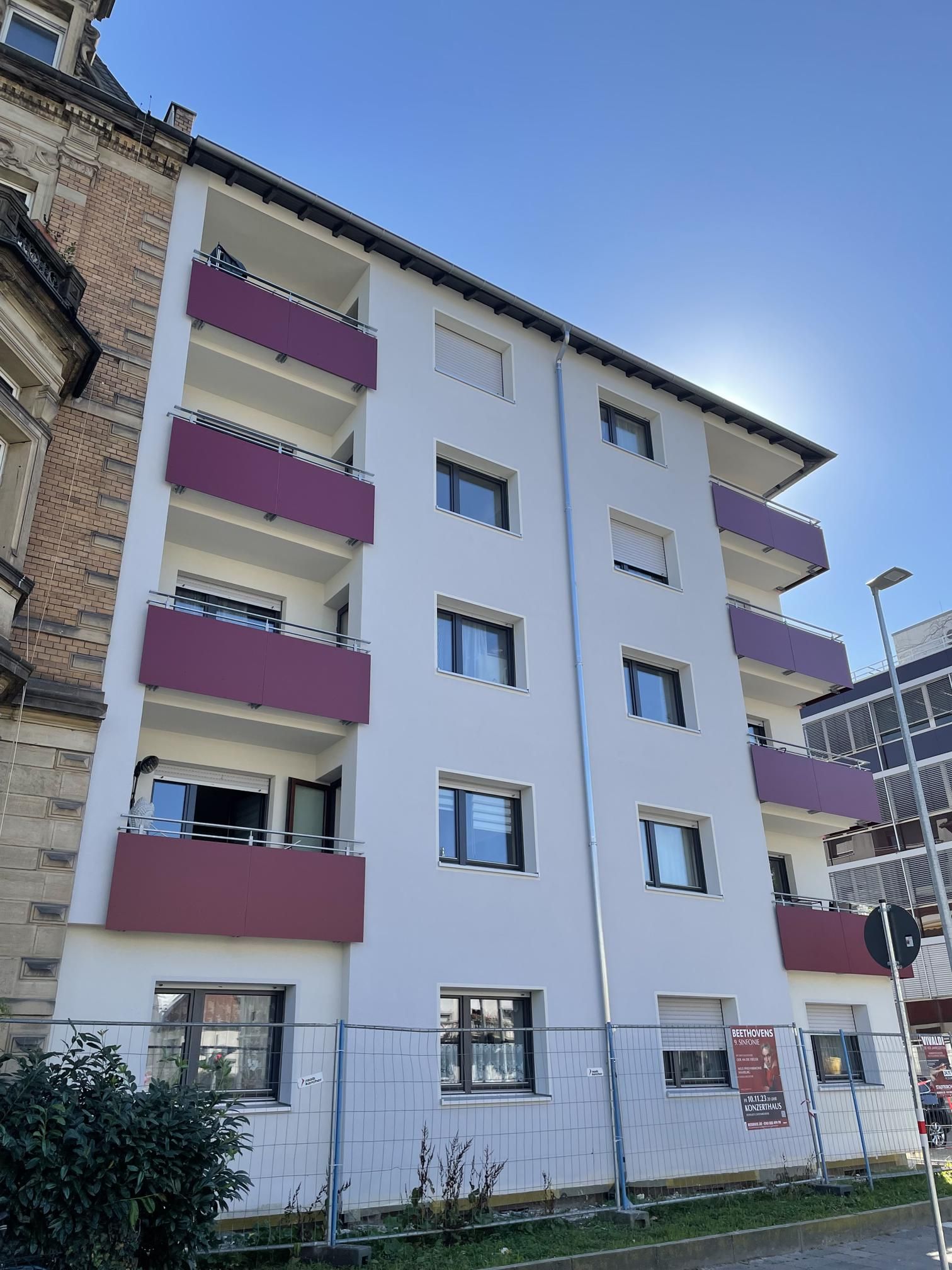 Hirschstraße Karlsruhe Außenfassade mit Bauzaun