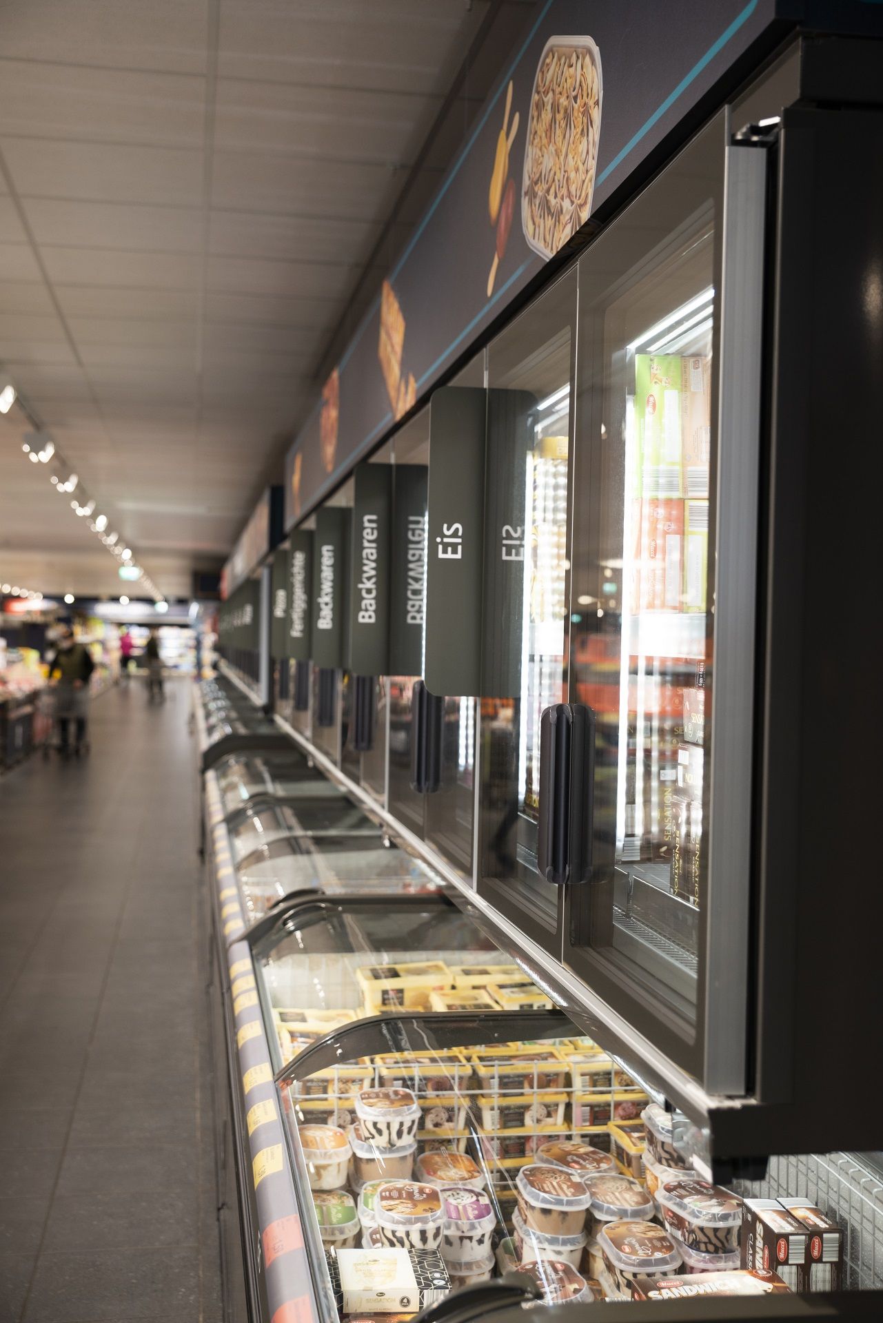 Aldi Kühltheke von der Seite