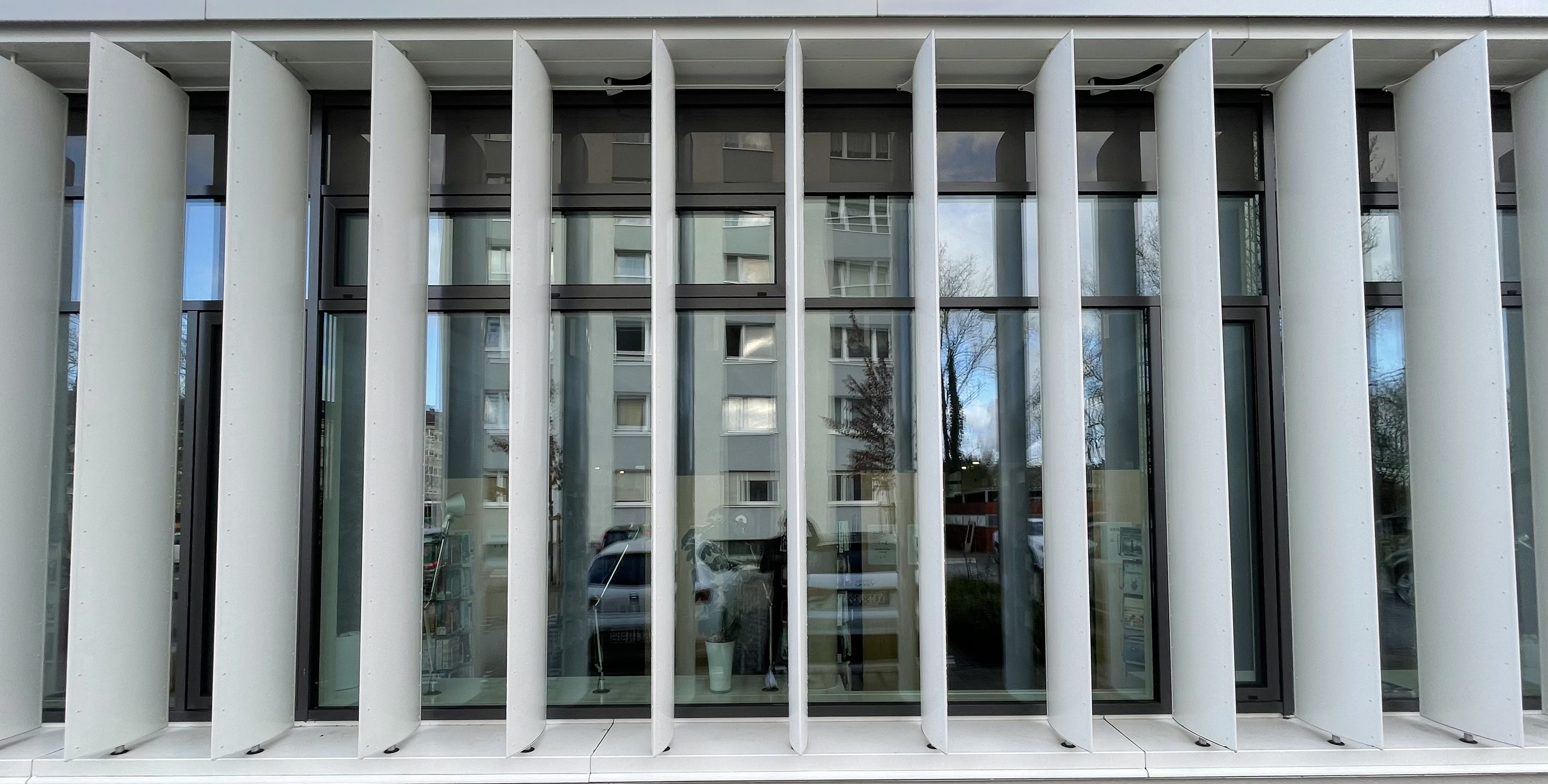 Außenfassade des Wohnhochhauses