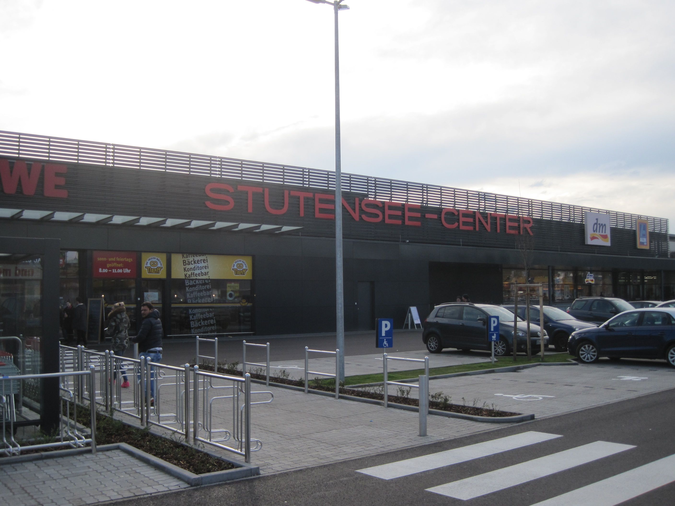Stutensee-Center mit Außenfassade