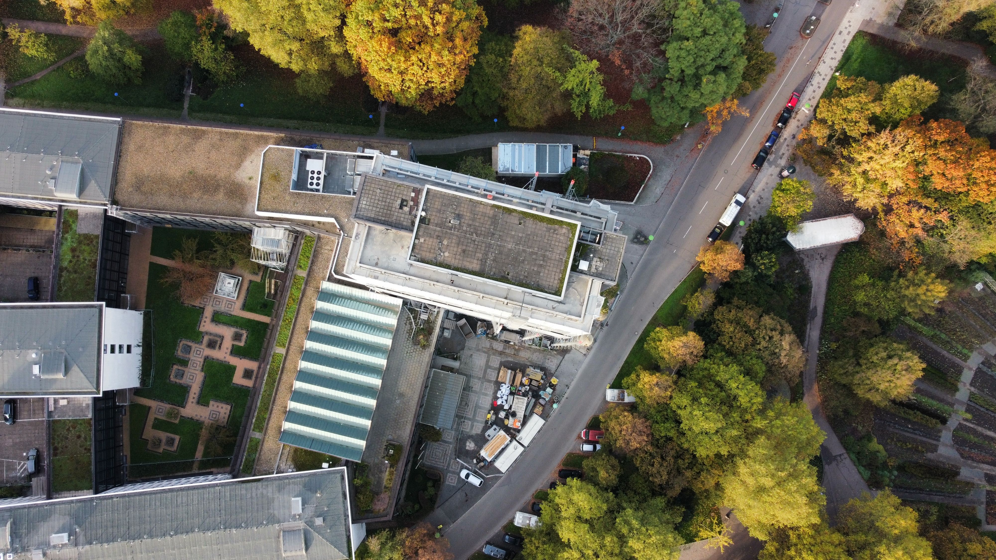Vogelperspektive über dem Hochhaus